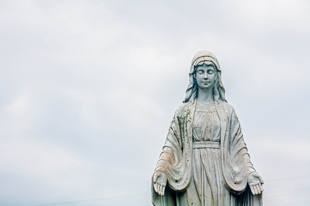 A statue of Mother Mary (Unsplash/Gianna B)