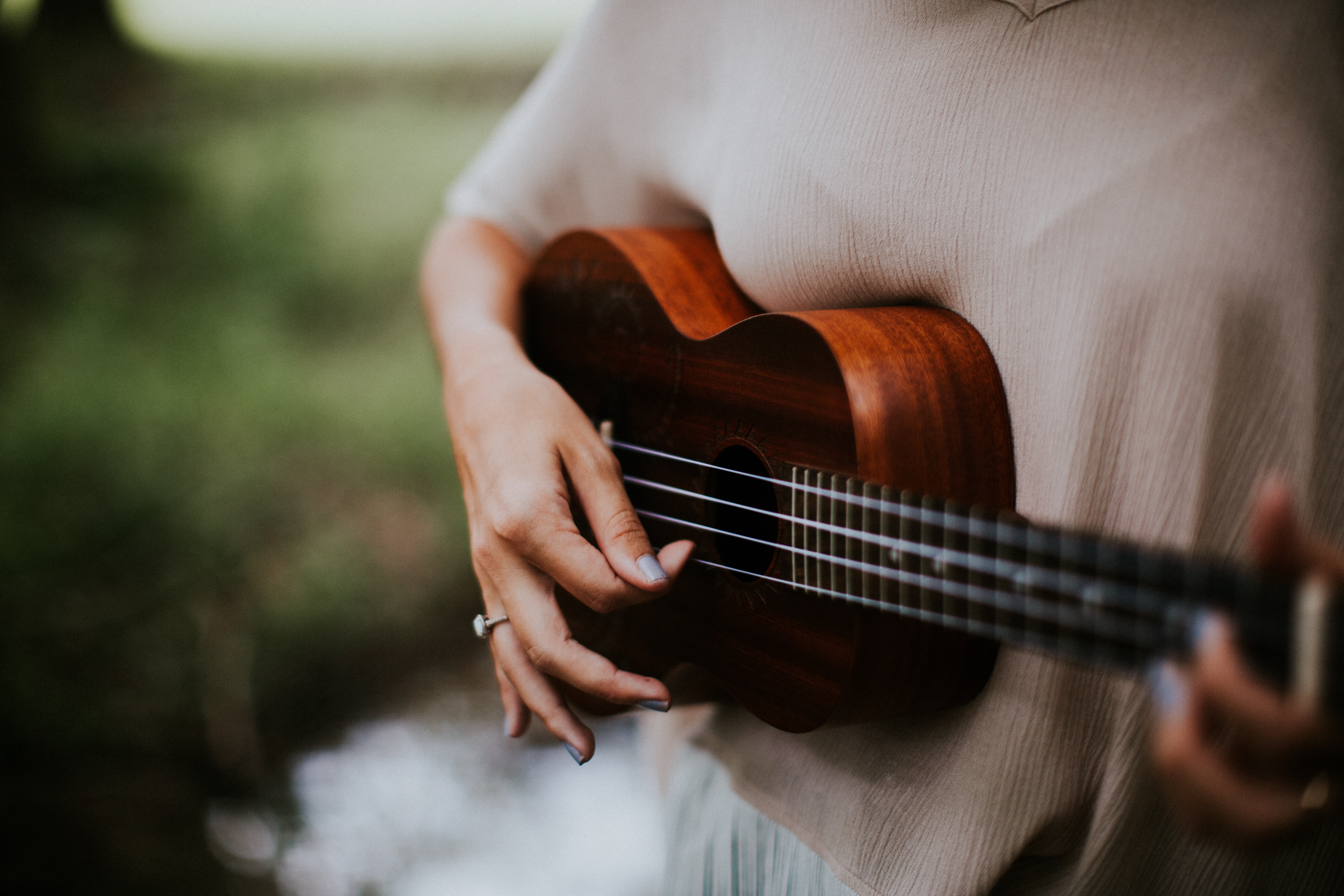 "Canto en los momentos de dolor ante tanta injusticia derramada. Canto  en los tiempos de intolerancia, de soledad y oscuridad,  repitiendo que la 'luz' siempre está": Hna.  Hna. María del Carmen Riguetti (Foto: Unsplash)