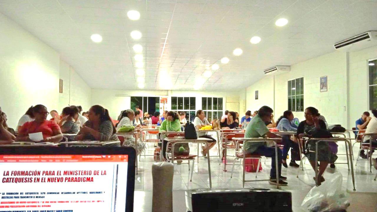 Participantes de las tres vicarías de la diócesis de Chalatenango en las distintas formaciones para catequistas en la Escuela de Formación Pastoral Diocesana. (Foto: Sandra Margarita Sierra)