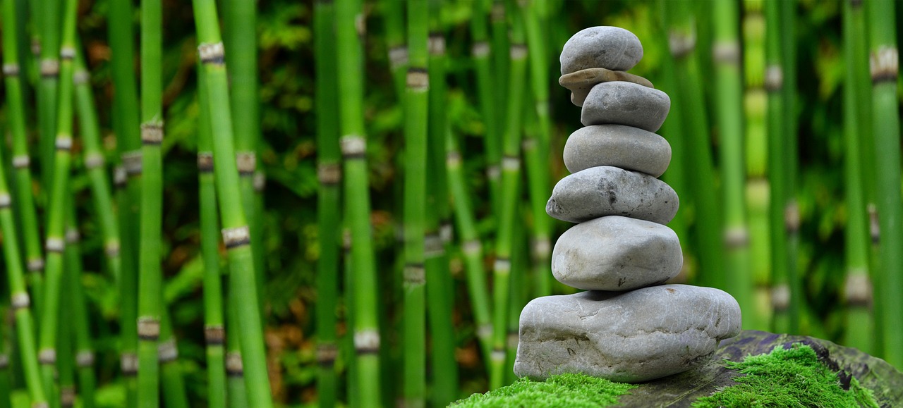Piedras en equilibrio "La pregunta para nosotras podría ser: ¿Acojo el equilibrio que recibo en el bautismo como capacidad de encuentro con Dios y con las personas en igualdad y respeto? ¿Y a través de ese amor, voy creando equilibrio (otra manera de decir Reino)?": Hna. Magda Bennásar