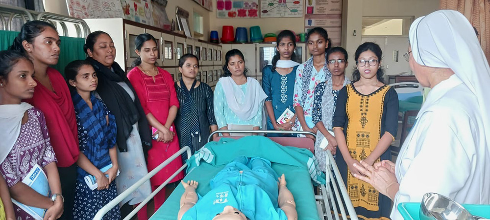 Charity Sr. Flossy Lobo instructs caregivers during a training at St John's Medical College in Begaluru, Karnataka state, India. (Courtesy of Mini Joseph)
