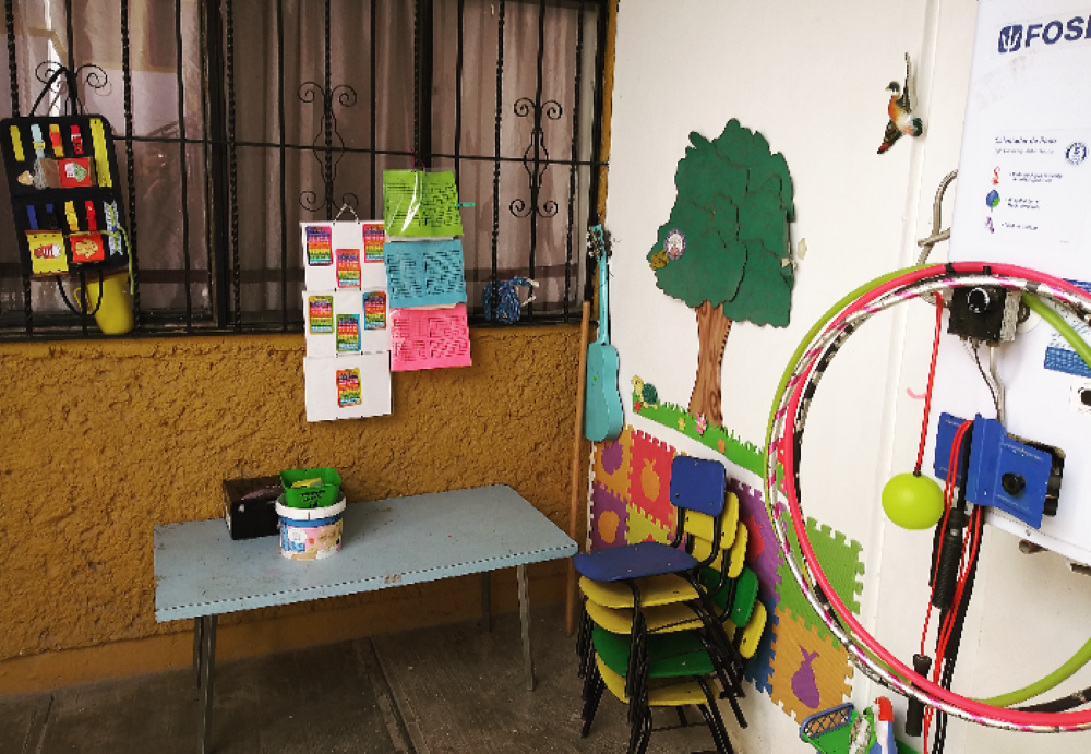 Una prioridad de Casa Hogar Franciscana es la educación. Todas las tardes, los hijos de las mamás solteras hacen su tarea, estudian y dibujan en el patio con la ayuda de las tres religiosas. (Foto: Jesús Leyva/ GSR)