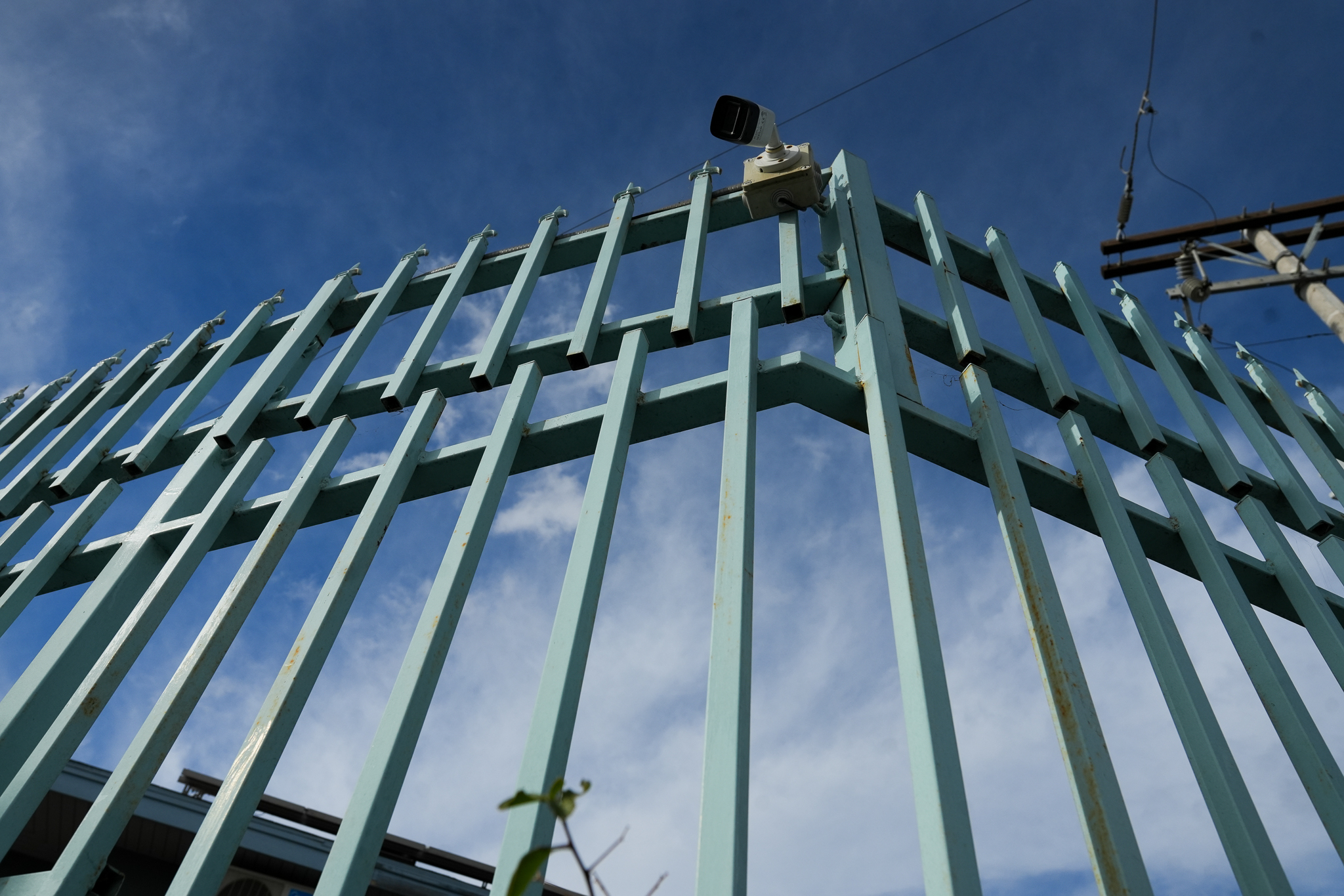 The Scalabrinian Sisters have had to take extreme measures for protection and security at the Instituto Madre Asunta shelter, barricading the facilities and installing surveillance cameras, due to the increase in violence against migrants. (Jorge Nieto)