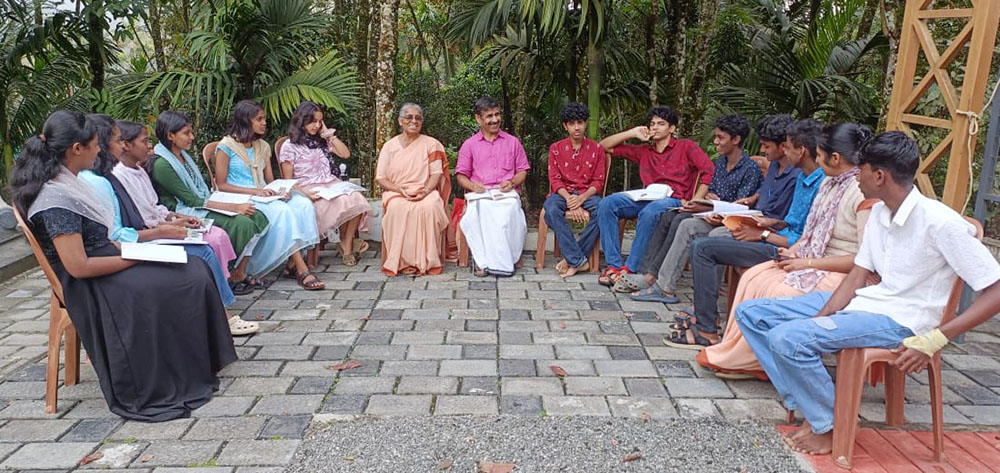 Sisters of Notre Dame from Thrikkaipetta, Kerala, India, engaged in dialogue with the parishioners of St. George Church in the spirit of synodality. (Mary Karuna Matthew)