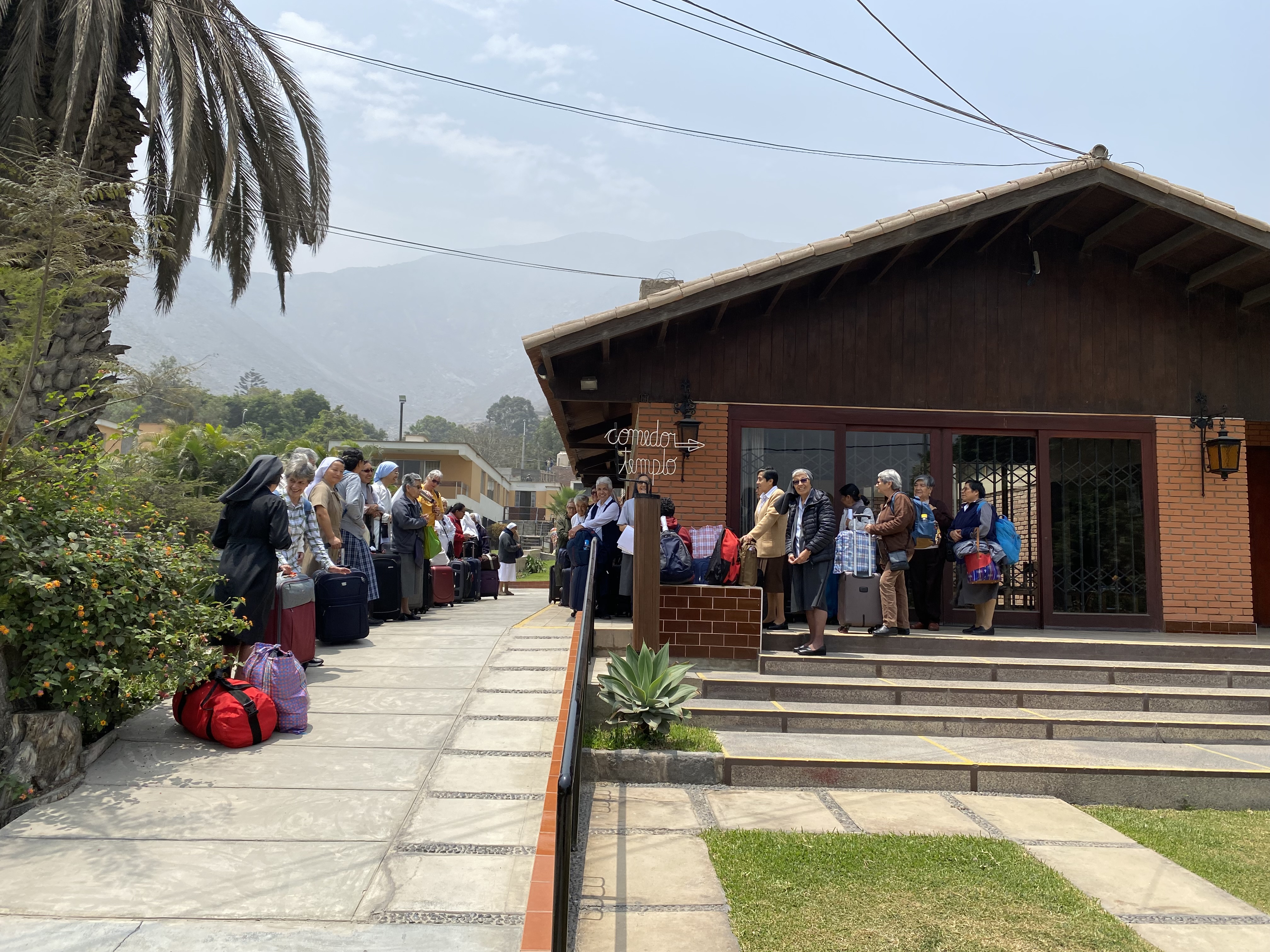 43 mujeres de la vida consagrada, de distintas nacionalidades, edades y culturas asistieron a un mes sabático en la casa de espiritualidad Laura Vicuña, en Chaclacayo,  Lima, Perú. (Foto: cortesía Hna. Inés Menocal)