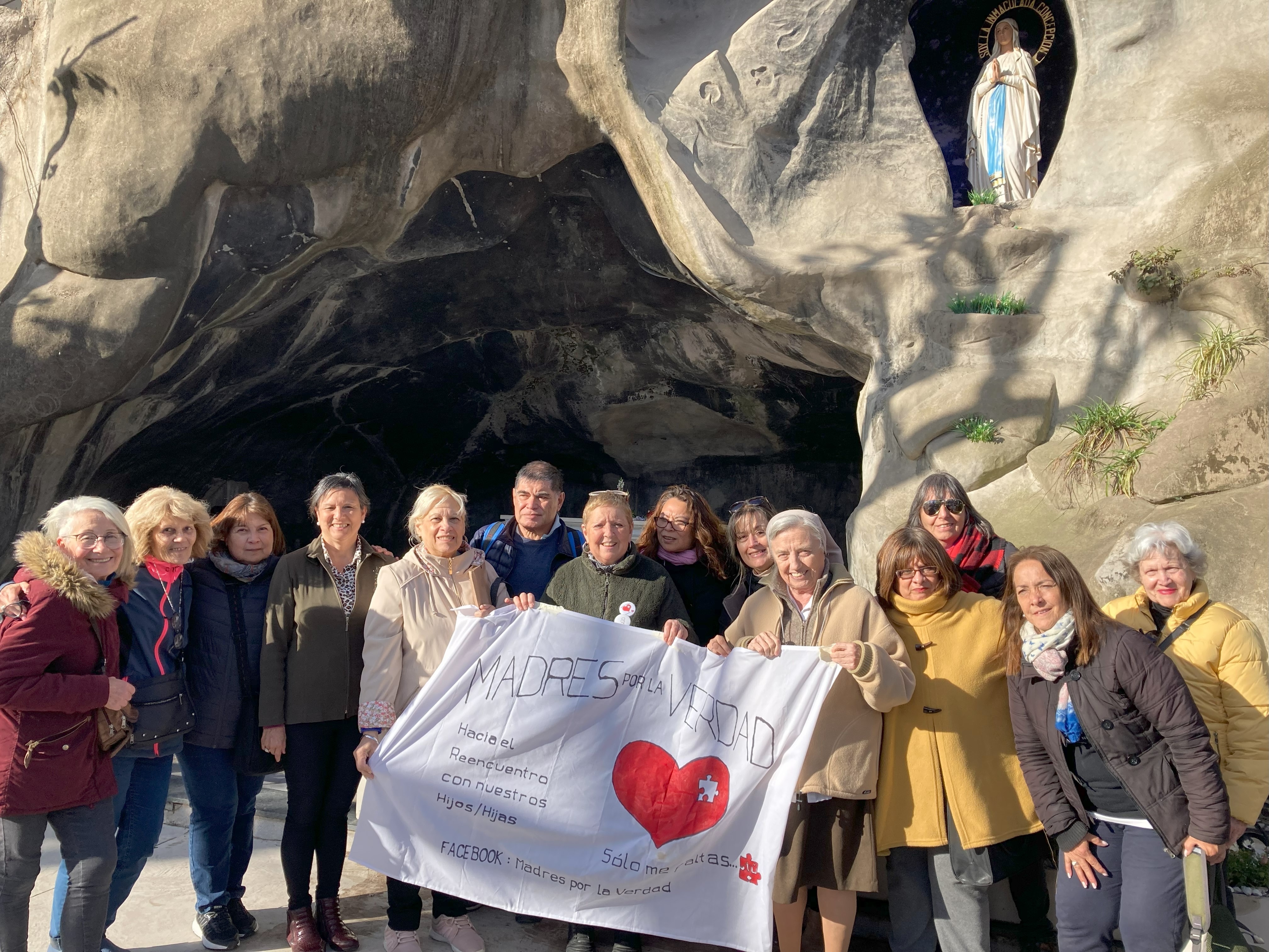 Meeting in the sanctuary of Lourdes, Church of Santos Lugares, Sr. Martha Pelloni gathers with the group, Mothers for Truth, who are searching for their children stolen at birth. (GSR photo/Catalina Cepparro)