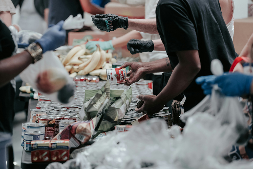 People packing food (Unsplash/Joel Muniz)