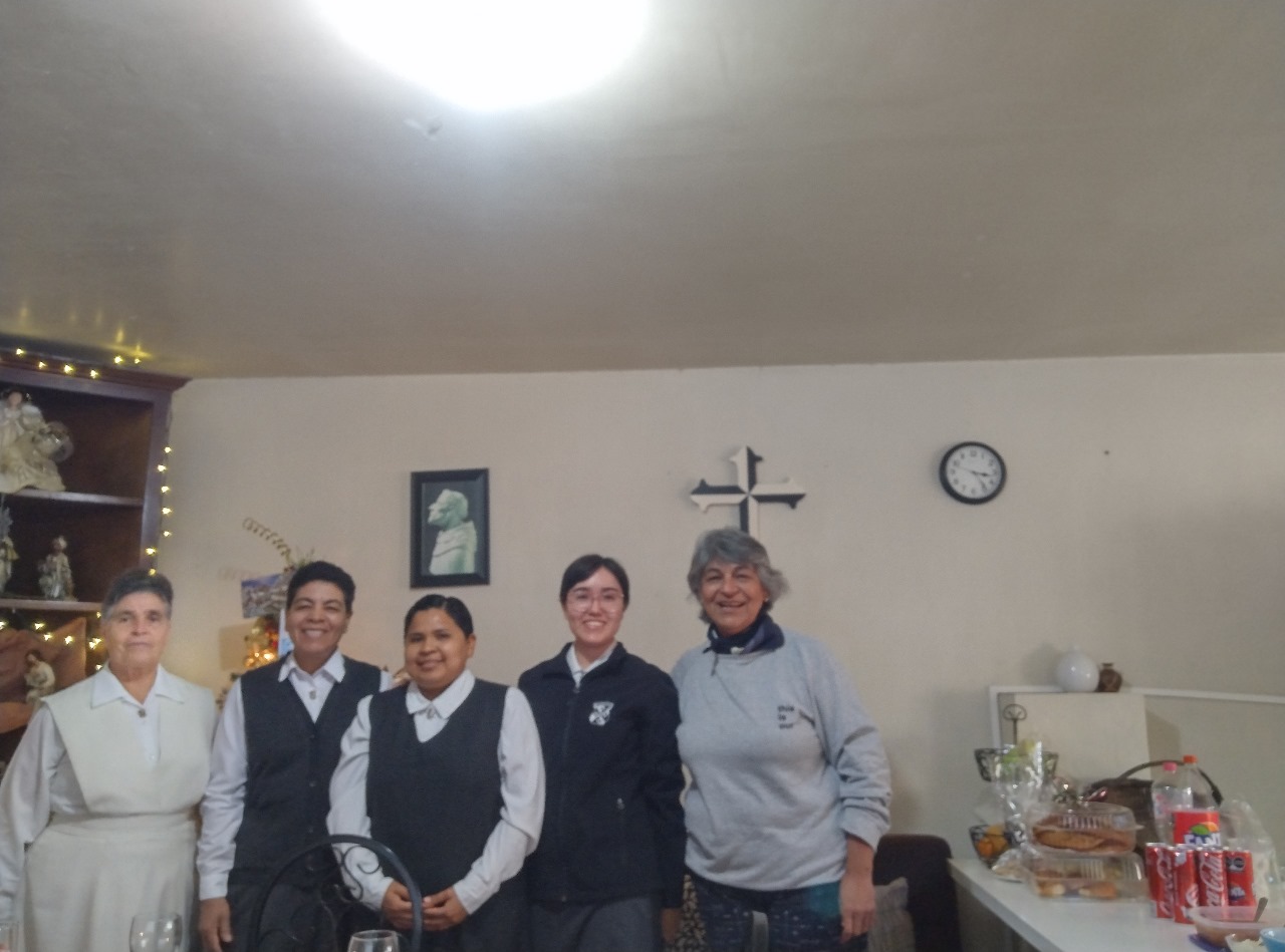 Hermanas dominicas: María de Jesús Jasso, Bertha Resendez, Paola García, Mariana Martínez, María Alejandra Leguizamón. (Foto: María Alejandra Leguizamón) 