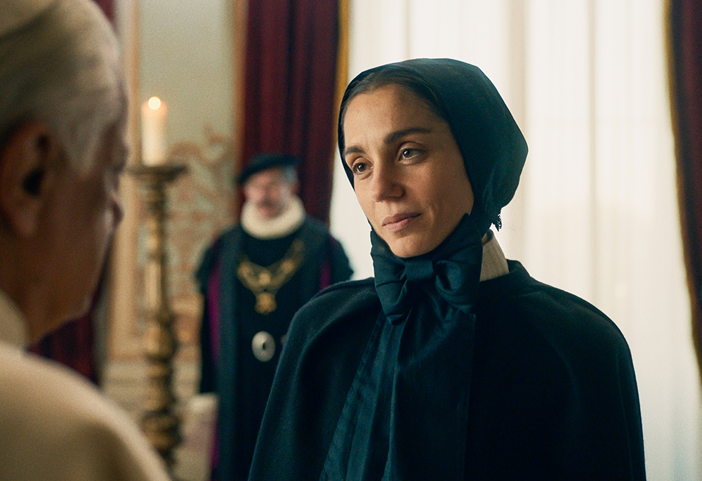 En una escena de la película Cabrini, la madre Francisca Javier Cabrini, interpretada por la actriz italiana Cristiana Dell'Anna, se reúne con el papa León XIII, interpretado por el veterano actor italiano Giancarlo Giannini, en el Vaticano. (Foto: cortesía de Angel Studios)