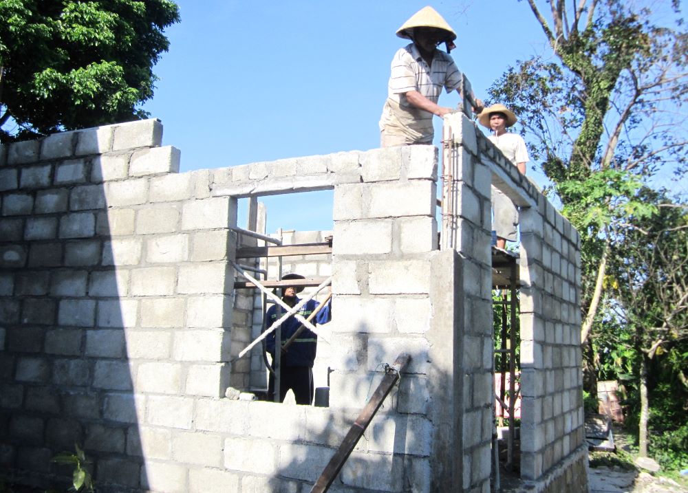 A house is under construction for a family in Phong Dien district of Thua Thien Hue province, on March 28. 