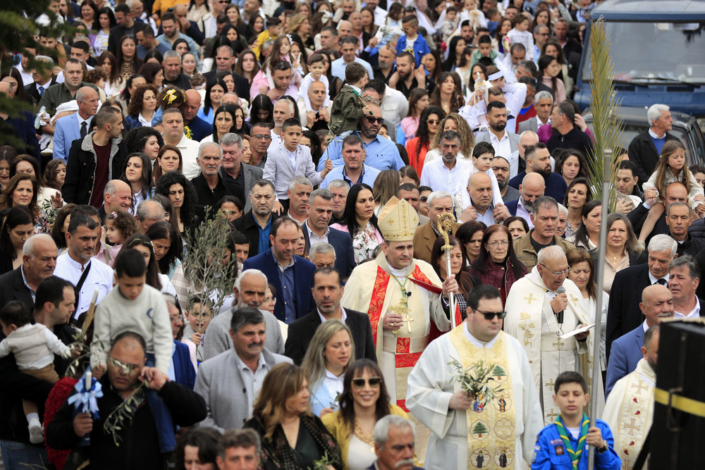 Palm Sunday procession, crowd, Bishop centered