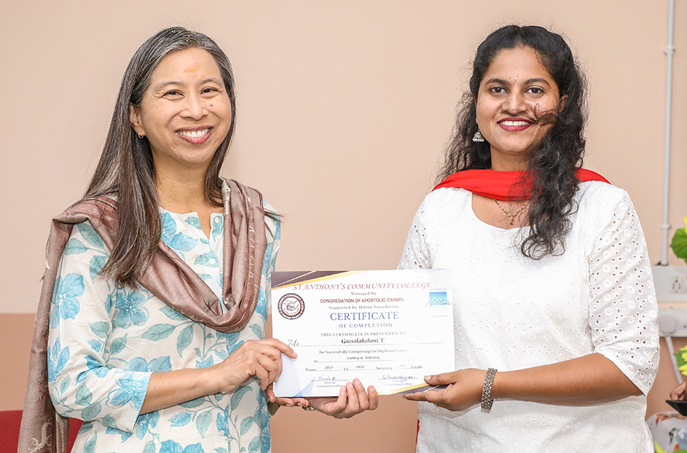 Sabrina Wong, officer in charge of Asia Desk in Hilton Foundation (left), presents the Certificate of Completion to Deepika, a student of fashion designing, at the March 19 graduation ceremony in Bengaluru, southern India. (Courtesy of Maria Nirmalini)