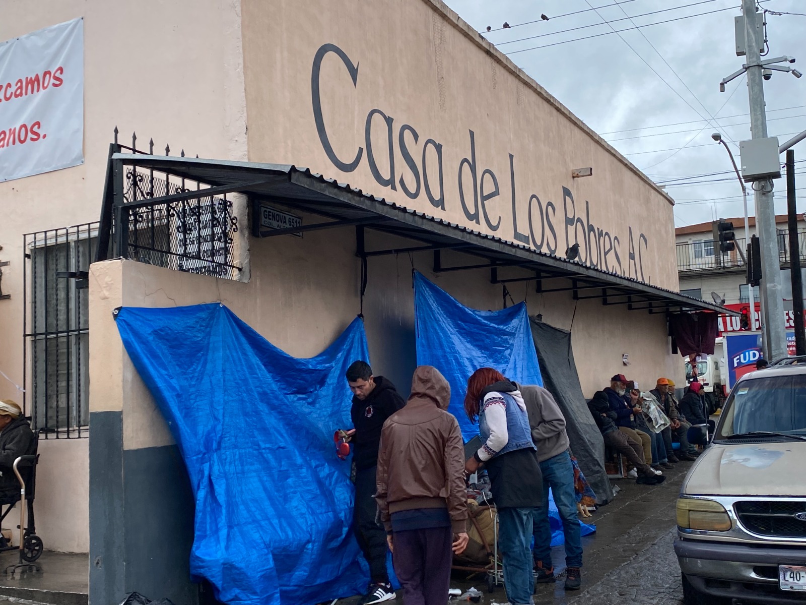 Migrantes acampan afuera de la Casa de los Pobres en Tijuana, México. (Foto: cortesía Clara Malo)