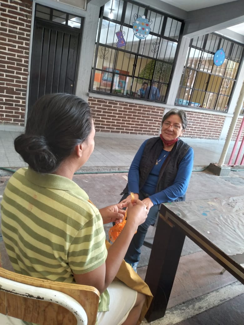 Hna. Rosa María López Palacios "Yo miro a una mujer herida, pero con posibilidades de sobreponerse a lo que ha vivido, acompañada del proceso terapéutico": Hna. Rosa M, López sobre migrantes latinoamericanas que llegan al Centro de Acogida y Formación para Mujeres y Familias Migrantes (Cafemin), en Ciudad deMéxico. (Foto: cortesía Hna. Rosa López)