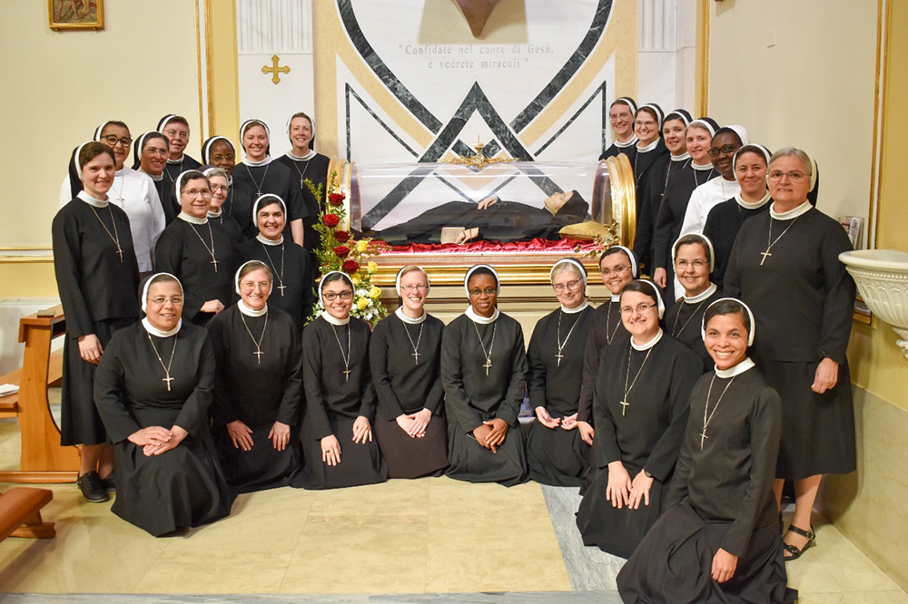 Apostles of the Sacred Heart of Jesus sisters visit the tomb of Blessed Clelia Merloni in Rome. (Courtesy of Lucas Angstmam/Apostles of the Sacred Heart of Jesus)