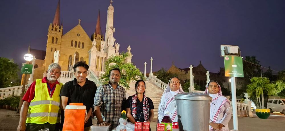 Franciscan Missionaries of Christ the King and Catholic volunteers work at a sabeel stand at St. Patrick's Cathedral in Karachi, Pakistan. Franciscan Missionaries of Christ the King and Catholic volunteers work at a sabeel stand at St. Patrick's Cathedral in Karachi, Pakistan.