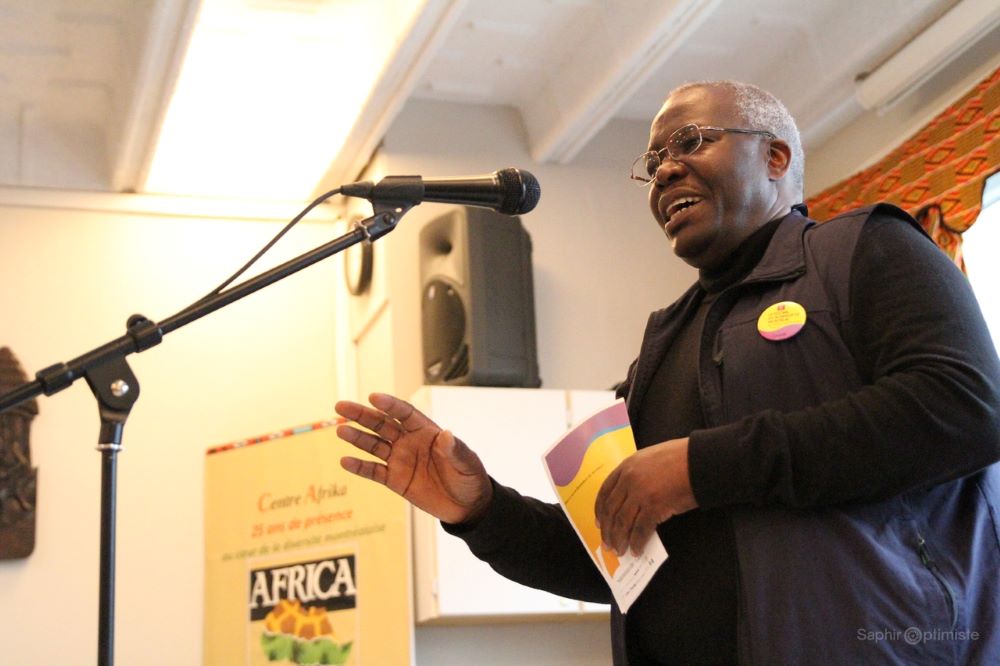 Padre Freddy Kyombo Senga, director del Centre Afrika de Montreal El padre Freddy Kyombo Senga, director del Centre Afrika de Montreal, afirma que las Hermanas Misioneras de Nuestra Señora de África aportan conocimientos complementarios al centro, que atiende a los nuevos inmigrantes. (Foto: cortesía Centre Afrika/Saphir Optimiste)
