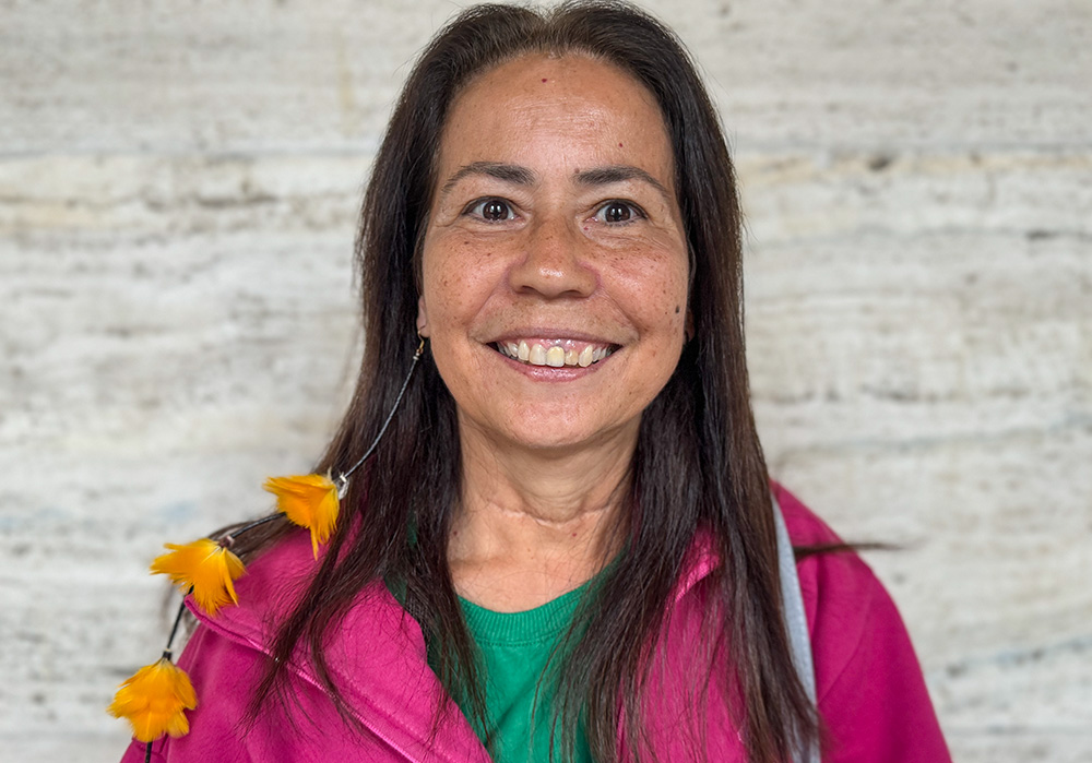 La catequista franciscana Hna. Laura Vicuña Pereira Manso, de la Conferencia Eclesial de la Amazonia, posa para una foto el 4 de octubre de 2024 después de un panel sobre la mujer, la sinodalidad y el ministerio de la mujer en el Aula Papa Pío XI en Roma. La catequista franciscana Hna. Laura Vicuña Pereira Manso, de la Conferencia Eclesial de la Amazonia, posa para una foto el 4 de octubre de 2024 después de un panel sobre la mujer, la sinodalidad y el ministerio de la mujer en el Aula Papa Pío XI en Roma. Pereira Manso dijo que las mujeres religiosas comparten los deberes de un diácono como parte de la vida diaria porque hay pocos agentes pastorales sirviendo en regiones remotas de la Amazonía. (Foto: Rhina Guidos/GSR)