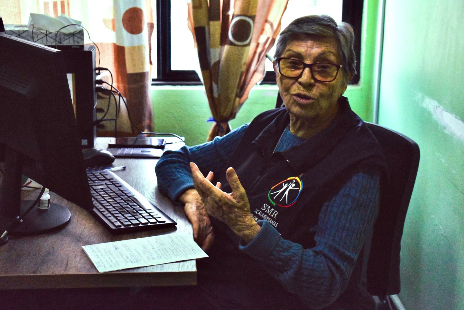 "Somos seres espirituales, que es distinto de ser religiosos. La espiritualidad es la esencia de la persona. Si no fuera capaz de encontrar en los demás lo que digo tener, entonces no tendría sentido": Hna. Fefa Martínez Basterra "Vivir en Alemania como migrante me hizo sentir lo que era ser tratado como un bulto. Estas experiencias me ayudaron a entender las dificultades y la dignidad de los migrantes": Hna. Fefa Martímez Basterra. (Foto: Ángel Huerta)