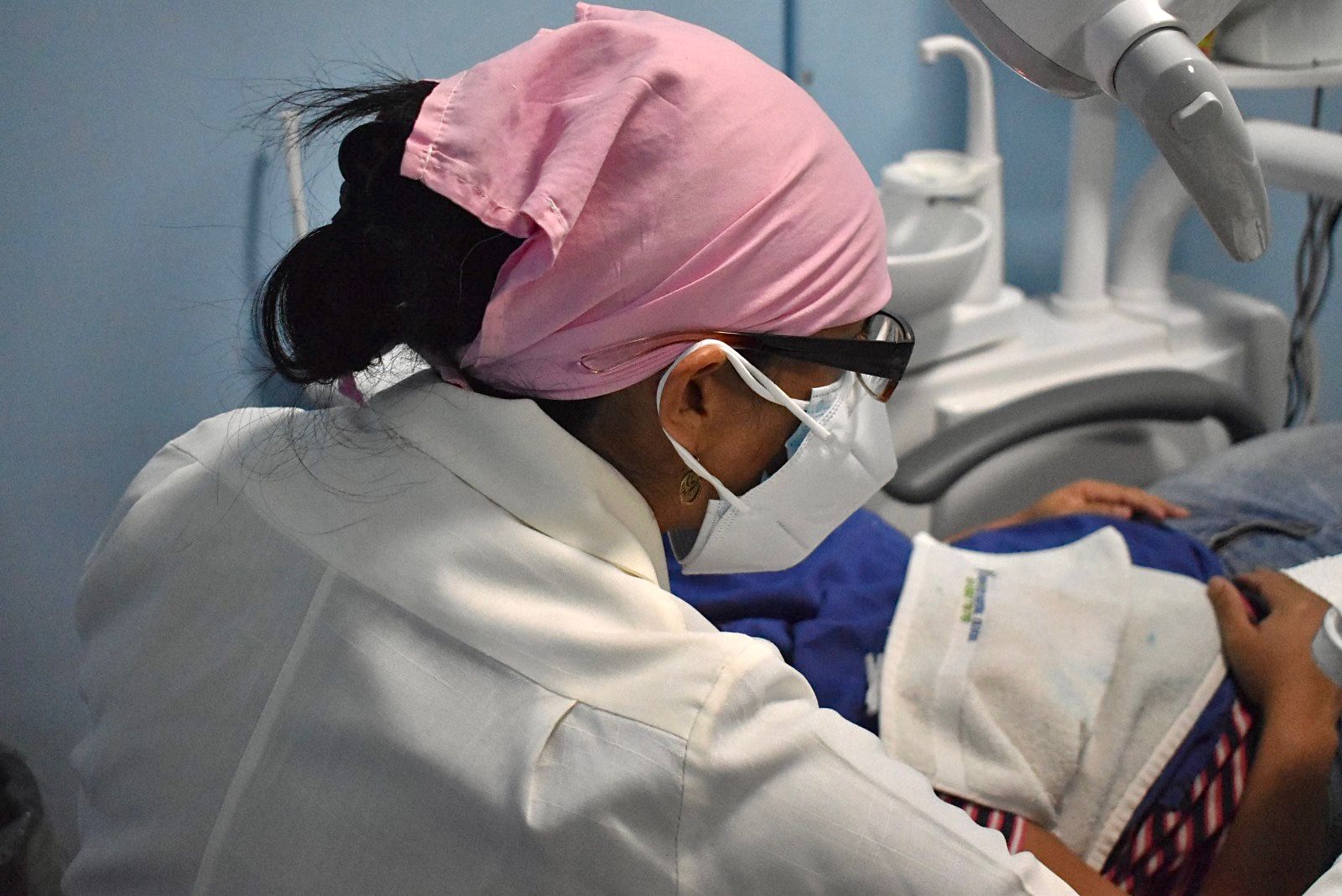 En Casa Mambré, un refugio para inmigrantes en Ciudad de México, la Hna. Fefa Martínez Basterra promovió la atención médica dental, gracias al concurso de odontólogos voluntarios. (Foto: Ángel Huerta) En Casa Mambré, un refugio para inmigrantes en Ciudad de México, la Hna. Fefa Martínez Basterra promovió la atención médica dental, gracias al concurso de odontólogos voluntarios. (Foto: Ángel Huerta)
