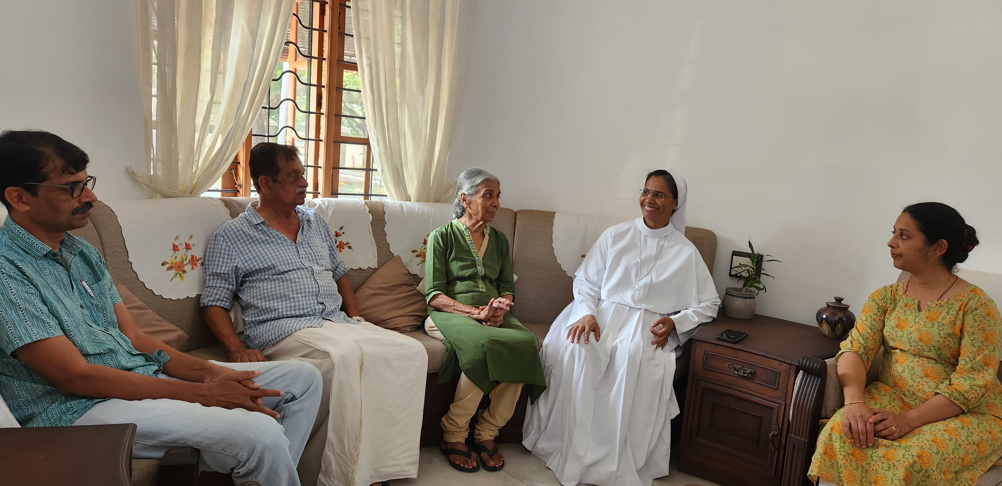 Sr. Delna Rose of the Missionary Sisters of Mary Immaculate speaks with the family of Kainady Jacob George during a home mission visit. Sr. Delna Rose of the Missionary Sisters of Mary Immaculate speaks with the family of Kainady Jacob George during a home mission visit.