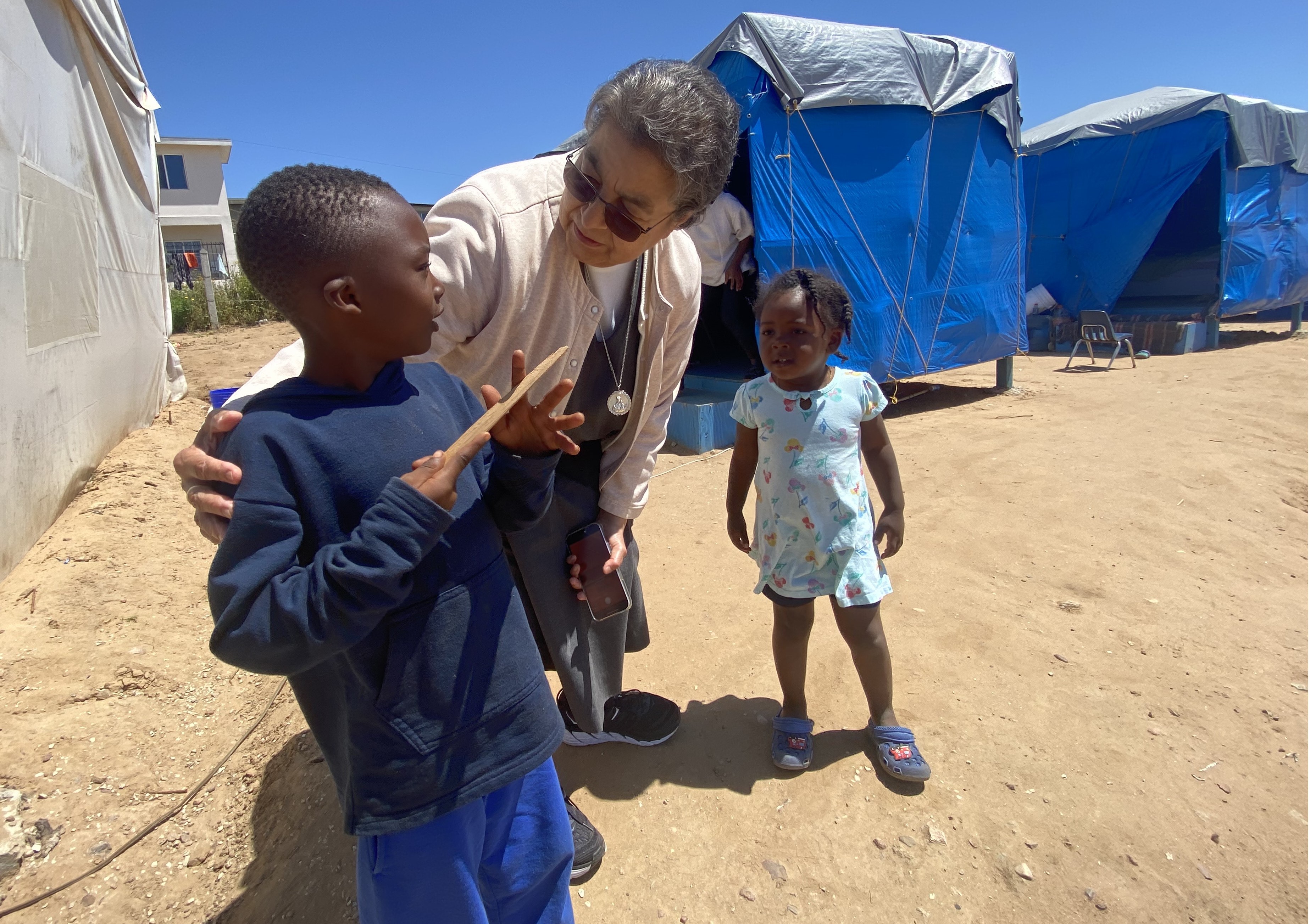 Sr. Maru Espinoza greets children.