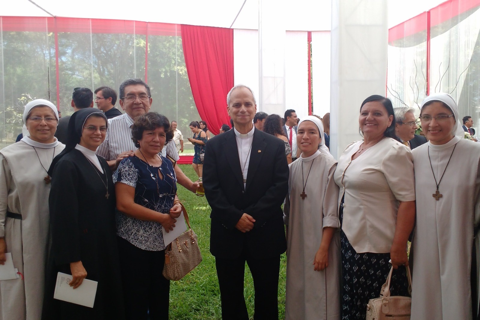 Encuentro de Robert Prevost Martínez con las Hermanas Agustinas cuando era prior general de la Orden de San Agustín durante una celebración agustina en Chiclayo, Perú. (Foto: cortesía Marlene Quispe, OSA)