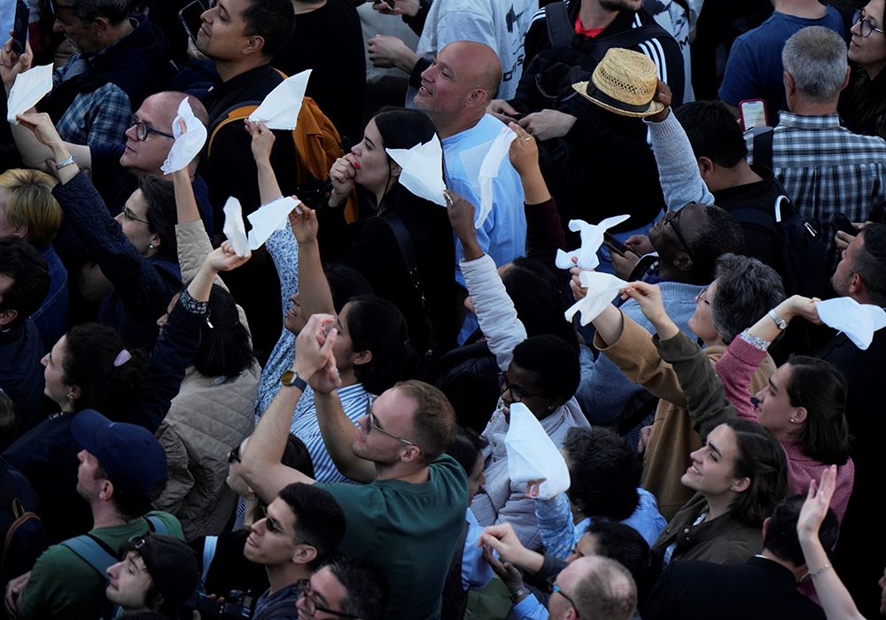 Mick Forgey 12:26 PM That's now resized and in the White elected folder @Renée K. Gadoua @Stephanie Yeagle Vatican_Conclave_25128588045781.jpg People react as white smoke billows from the chimney of the Sistine Chapel where 133 cardinals gathered on the second day of the conclave to elect a successor to late Pope Francis, at the Vatican, on May 8, 2025. (AP photo/Luca Bruno) Mick Forgey 12:26 PM That's now resized and in the White elected folder @Renée K. Gadoua @Stephanie Yeagle Vatican_Conclave_25128588045781.jpg People react as white smoke billows from the chimney of the Sistine Chapel where 133 cardinals gathered on the second day of the conclave to elect a successor to late Pope Francis, at the Vatican, on May 8, 2025. (AP photo/Luca Bruno)
