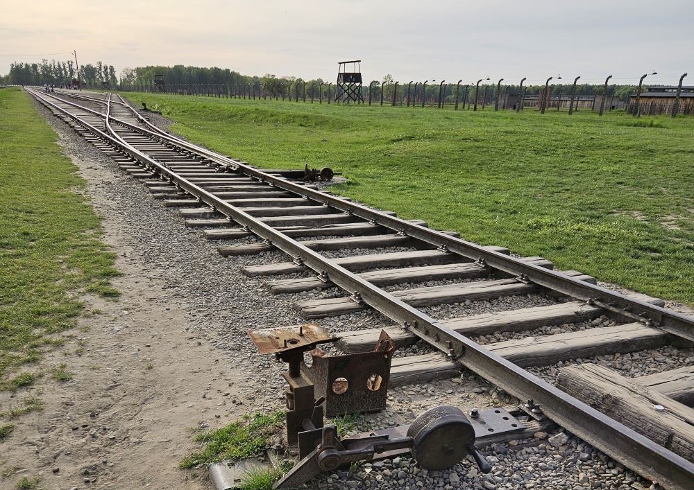railroad tracks railroad tracks