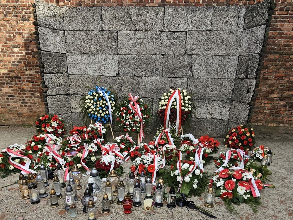 Thousands of victims were shot to death at the execution wall at Auschwitz. Thousands of victims were shot to death at the execution wall at Auschwitz.