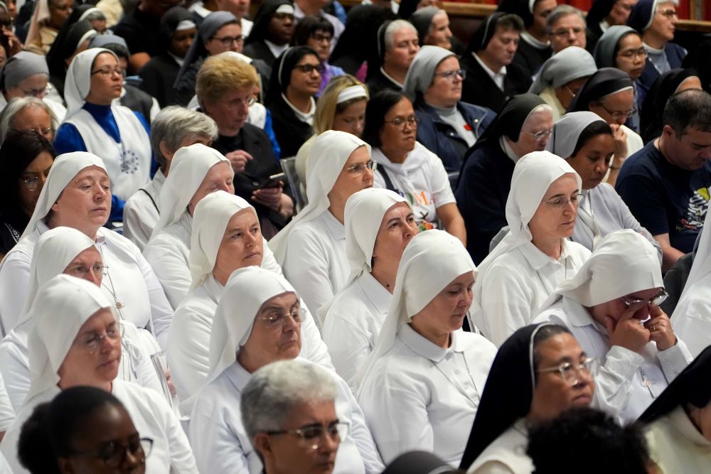 nuns pray