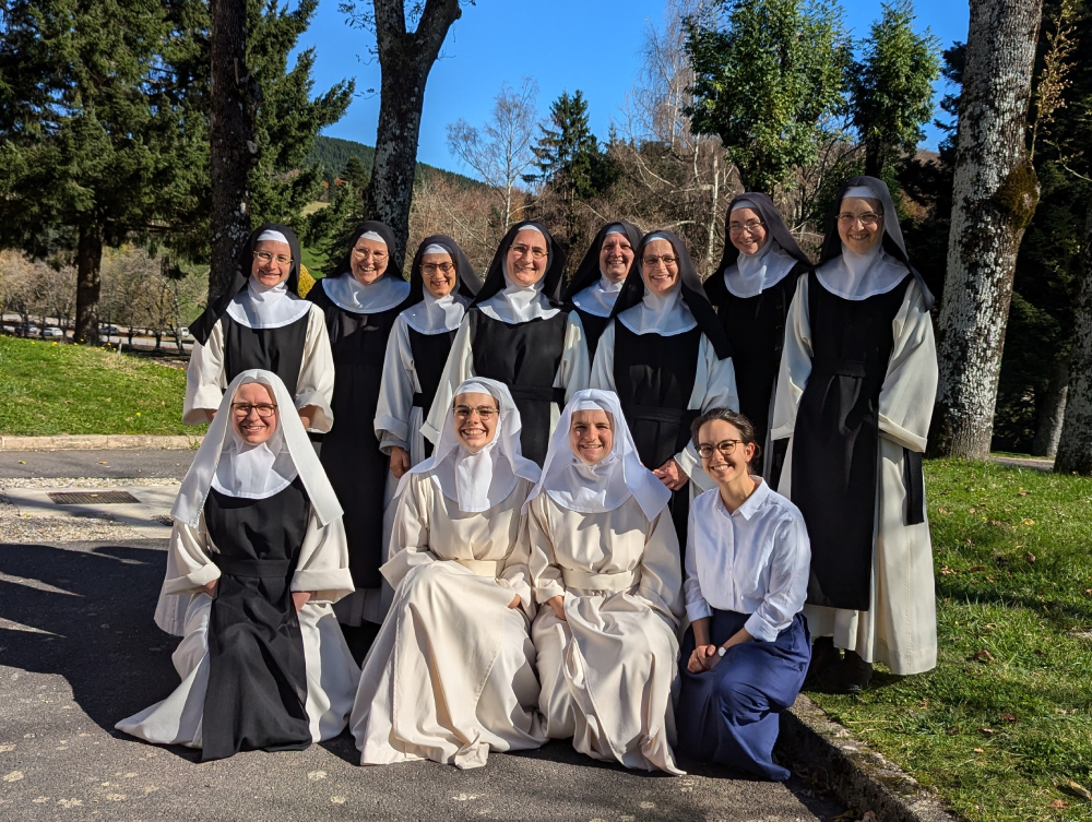 Cistercian nuns of the Abbey of Notre-Dame des Neiges The community of Cistercian nuns of the Abbey of Notre-Dame des Neiges (Courtesy of Abbaye Notre-Dame des Neiges)