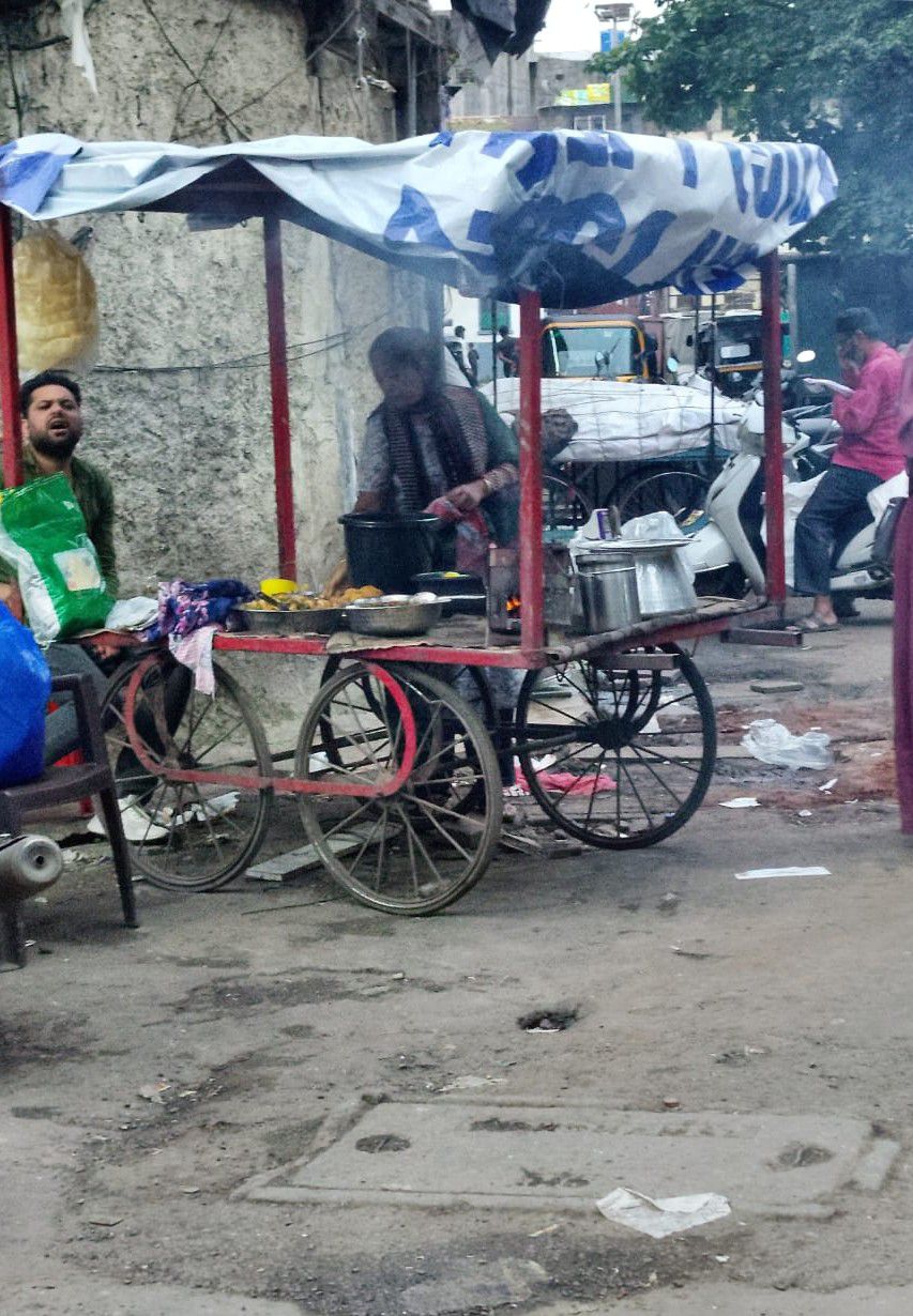 . Los sabores de la calle, como los de este puesto de comida, son el corazón de la vida cotidiana india. (Foto: Consuelo Vélez).