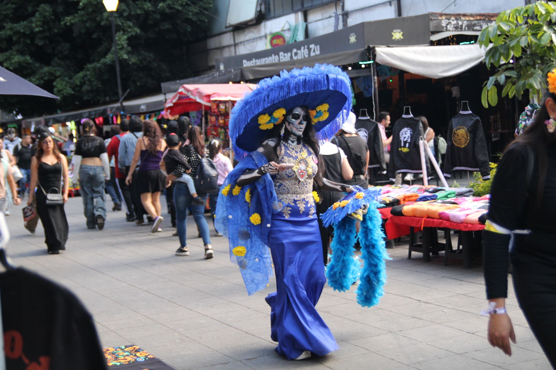 Desfile de las Catrinas el 26 de octubre de 2025 en la Ciudad de México, una tradición mexicana que honra a los difuntos en el marco del Día de los Muertos. (Foto: Helga Leija/GSR en español)