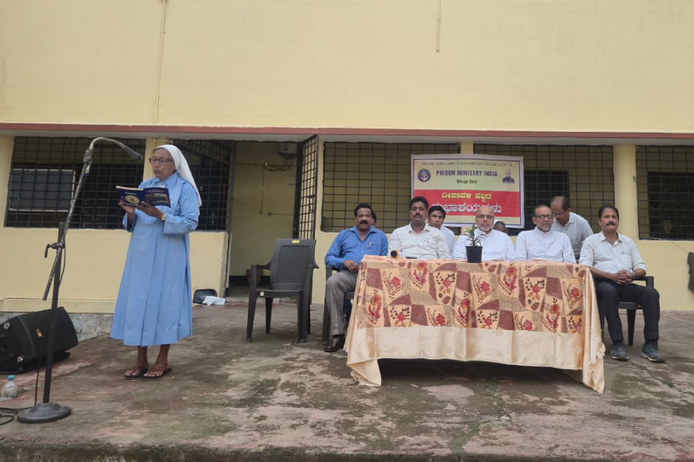 Queen of the Apostles Sr. Melania D'Souza addresses a meeting of the Prison Ministry India unit of the Diocese of Udupi in Karnataka state, southwestern India. (Courtesy of Melania D'Souza)