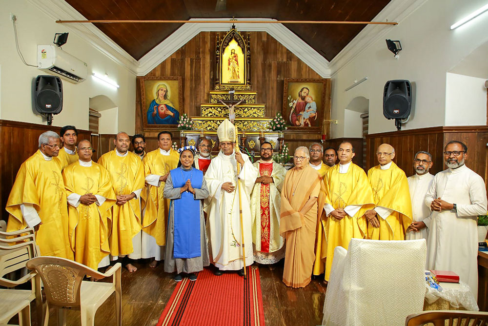 Sr. Jomol Kreupasanam, a member of the Order of Sacred Virgins, poses for a photo with Bishop James Raphael Anaparambil (center) and Fr. Joseph Valiyaveettil (center right), founder of the Kreupasanam center in the Alleppey Diocese in the southwestern Indian state of Kerala. Also seen is formator Canossian Sr. Margaret Peter, during Sister Jomol's consecration to perpetual virginity on Nov. 21, 2025. (Kreupasanam Media Vision)
