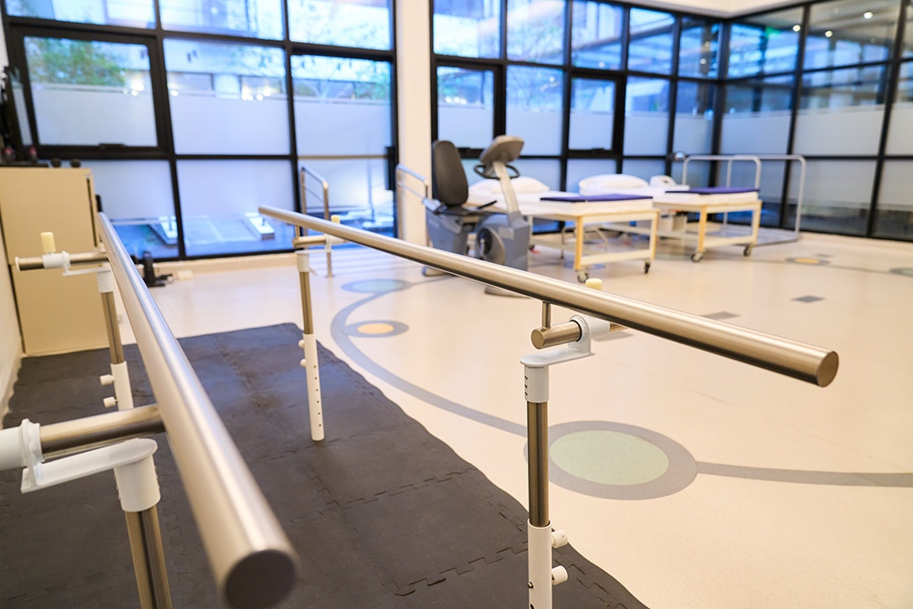 Room with physical therapy equipment (Dreamstime/Robert Kneschke)