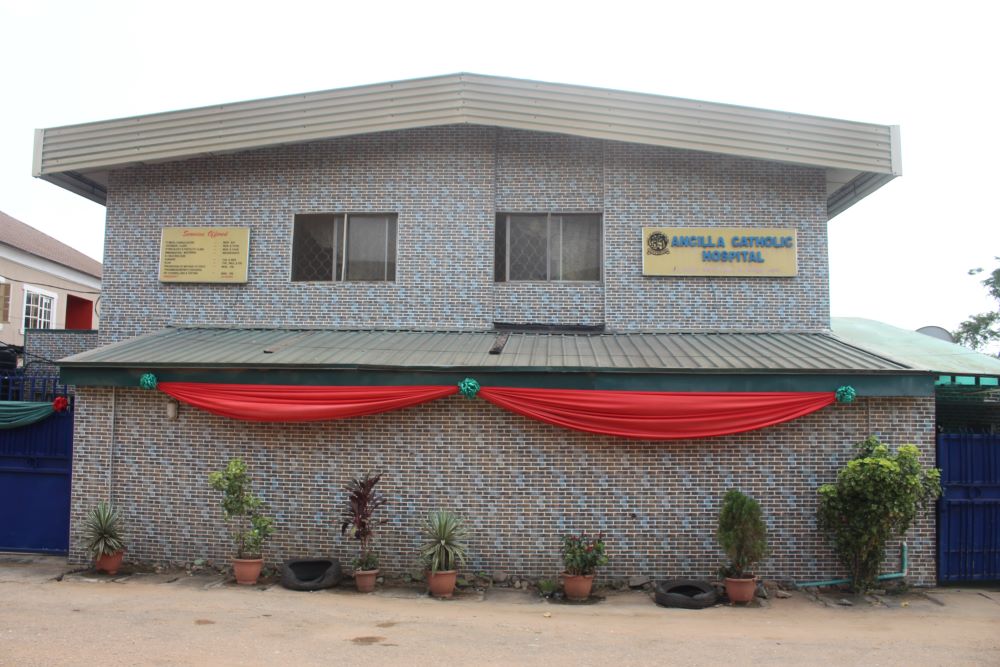 At Ancilla Catholic Hospital Foundation, three Sisters of the Handmaids of the Holy Child Jesus provide clinical consultations; antenatal and maternal care; gynecology and fertility services; immunization; prevention of mother-to-child transmission of HIV/AIDS; and HIV counseling and testing to residents of Lagos and surrounding communities. (Valentine Benjamin)