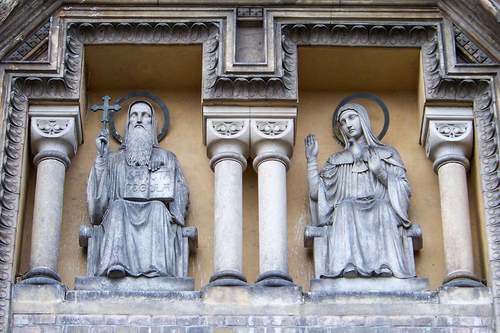 Statues of St. Benedict and his sister, St. Scholastica, above the entrance of the Church of the Annunciation, also called "St. Gabriel Church," in Prague (Wikimedia Commons/ŠJů)