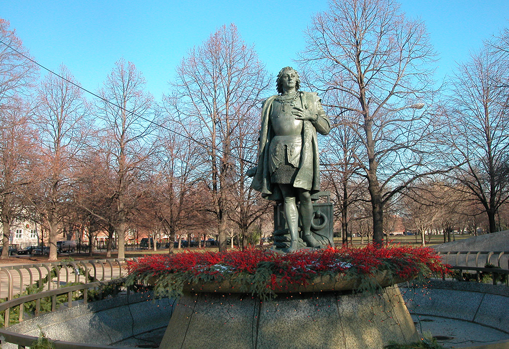 A Christopher Columbus statue is pictured in Chicago's Arrigo Park in a 2003 photo. (Wikimedia Commons/David Wilson, CC BY 2.0)