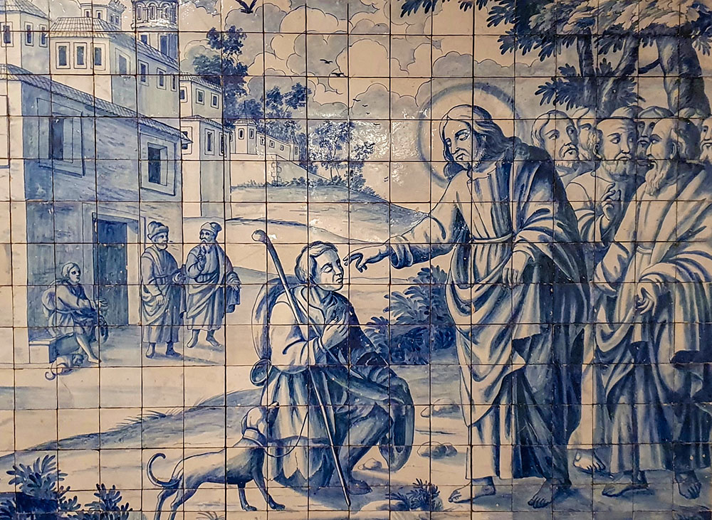 Jesus heals a blind man, depicted in 18th-century azulejos, displayed at the National Museum of the Azulejo in Lisbon, Portugal. (Wikimedia Commons/Yair Haklai)