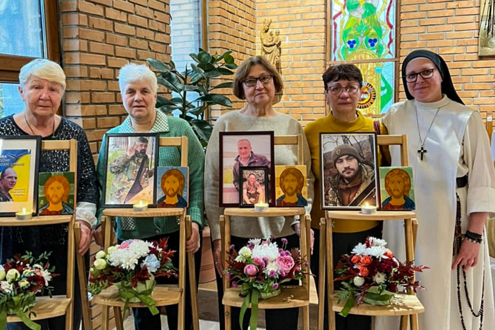 Dominican Sr. Daniela Radomska with mothers of fallen soldiers in Kyiv, Ukraine (Courtesy of Olga Shapoval)