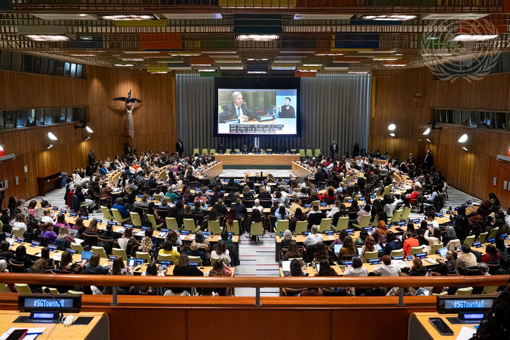 On the second day of the United Nations' Commission on the Status of Women, held at U.N. headquarters in New York, United Nations Secretary-General António Guterres met with members of nongovernmental groups. (U.N./Eskinder Debebe)