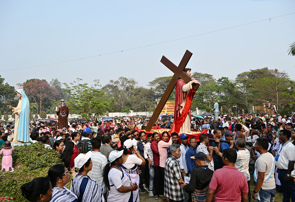 Pilgrims attend the Way of the Cross procession at the Basilica of the Holy Rosary, Bandel, in West Bengal. (Courtesy of Fr. John Chalil)