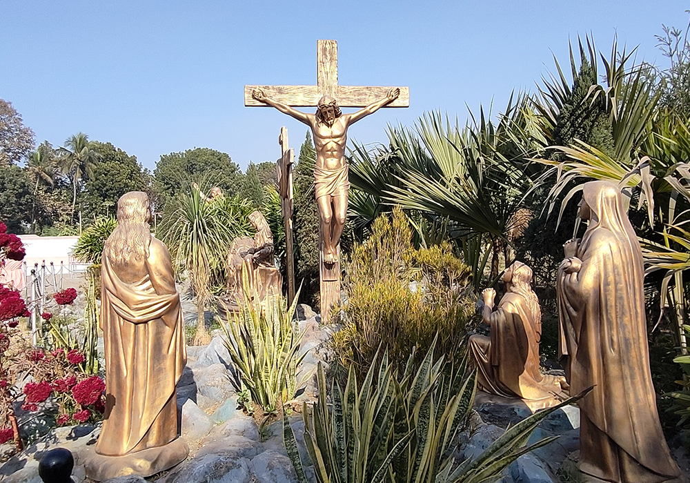 A statue representing one of the Stations of the Cross at the Basilica of  the Holy Rosary, Bandel, West Bengal. Almost 90% of pilgrims visiting the shrine are Hindus and Muslims, according to Salesian Fr. John Chalil, shrine rector. (Thomas Scaria)