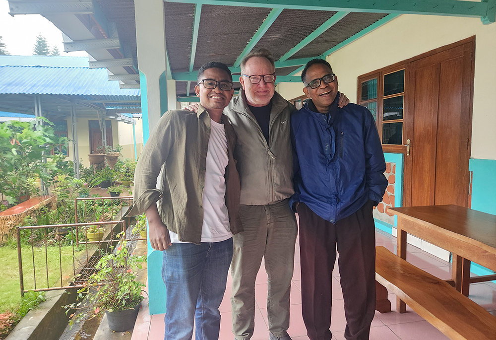 Divine Missionary Frs. Ignas Ledot, right, and Karis Djuwa, left, with GSR correspondent Chris Herlinger upon their arrival at the convent of the Sisters of Good Shepherd in Ruteng on the eastern Indonesian island of Flores. (Courtesy of Chris Herlinger/GSR)