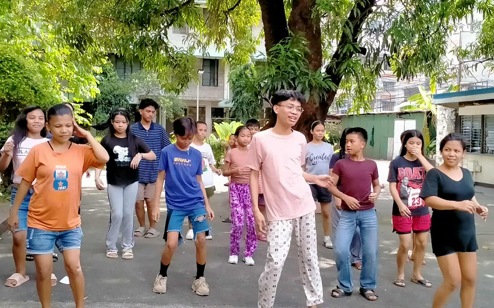 Children from the cemetery community participate in activities during a monthly gathering at the Daughters of St. Paul's central house in Pasay City. (Courtesy of Daughters of St. Paul)