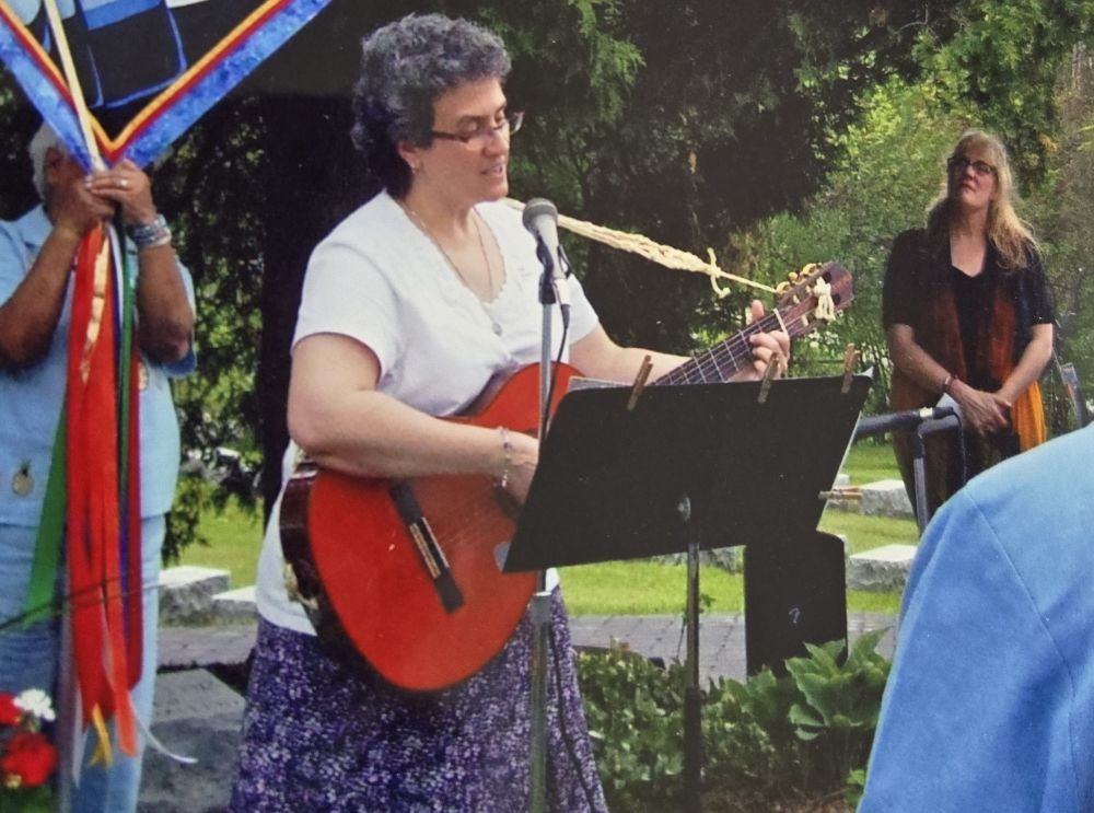 Sr. Debra Sciano leads a group in song in 2011 as the School Sisters of Notre Dame closed the Milwaukee Province and merged it with three others. (Courtesy of Debra Sciano)