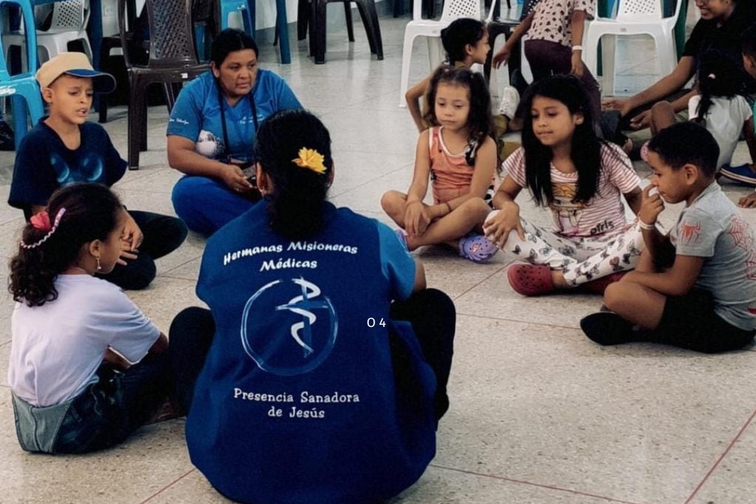 Las Hermanas Misioneras Médicas de Venezuela brindan apoyo psicoemocional a niños, niñas y jóvenes de La Guaira, Venezuela. (Foto: cortesía Hermanas Misioneras Médicas de Venezuela)