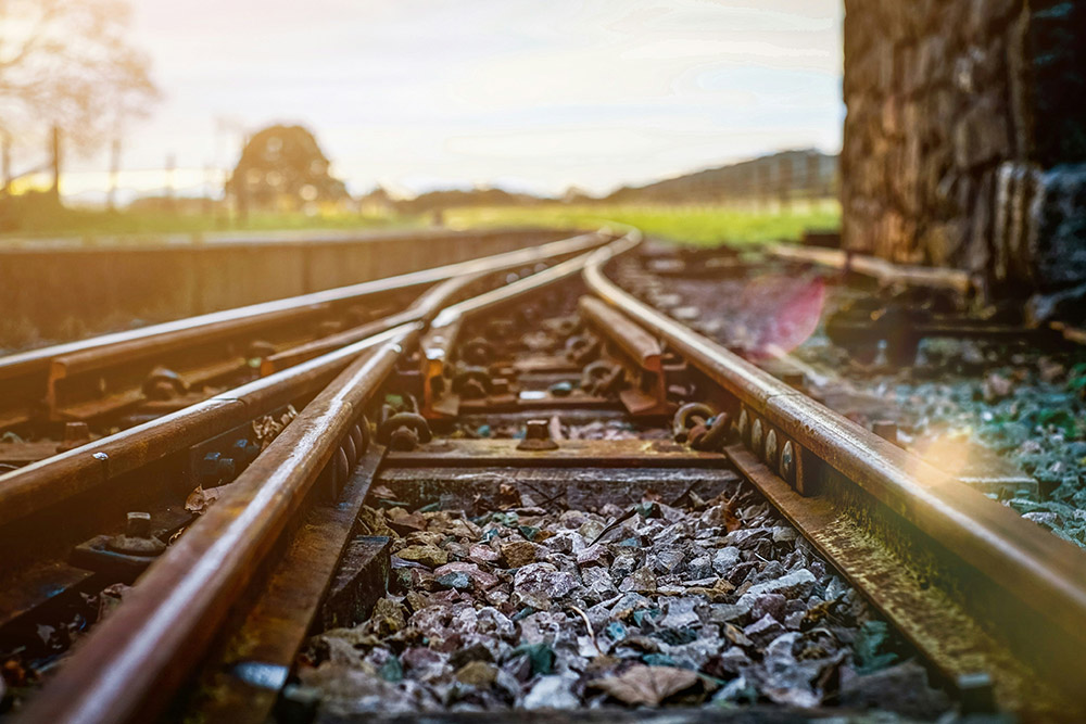 Train tracks converging (Unsplash/Matteo Massimi)